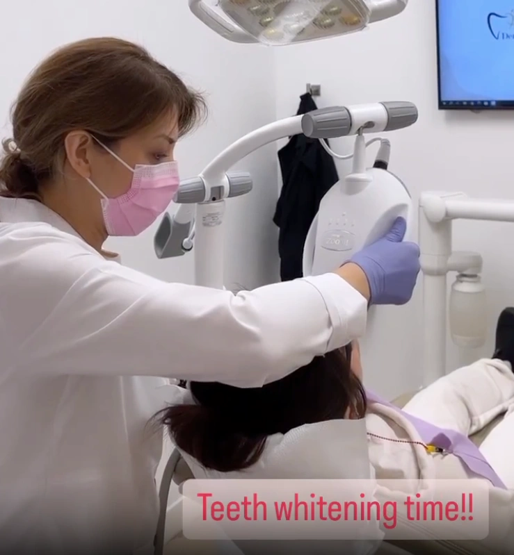 Cosmetic dentist