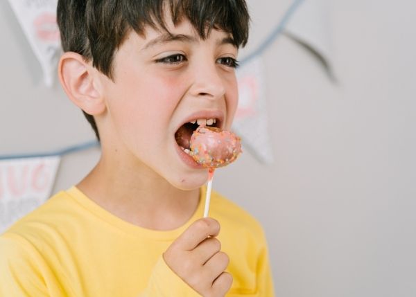 Maximize the benefits of your visit. Know exactly how long after dental cleaning can I eat safely.